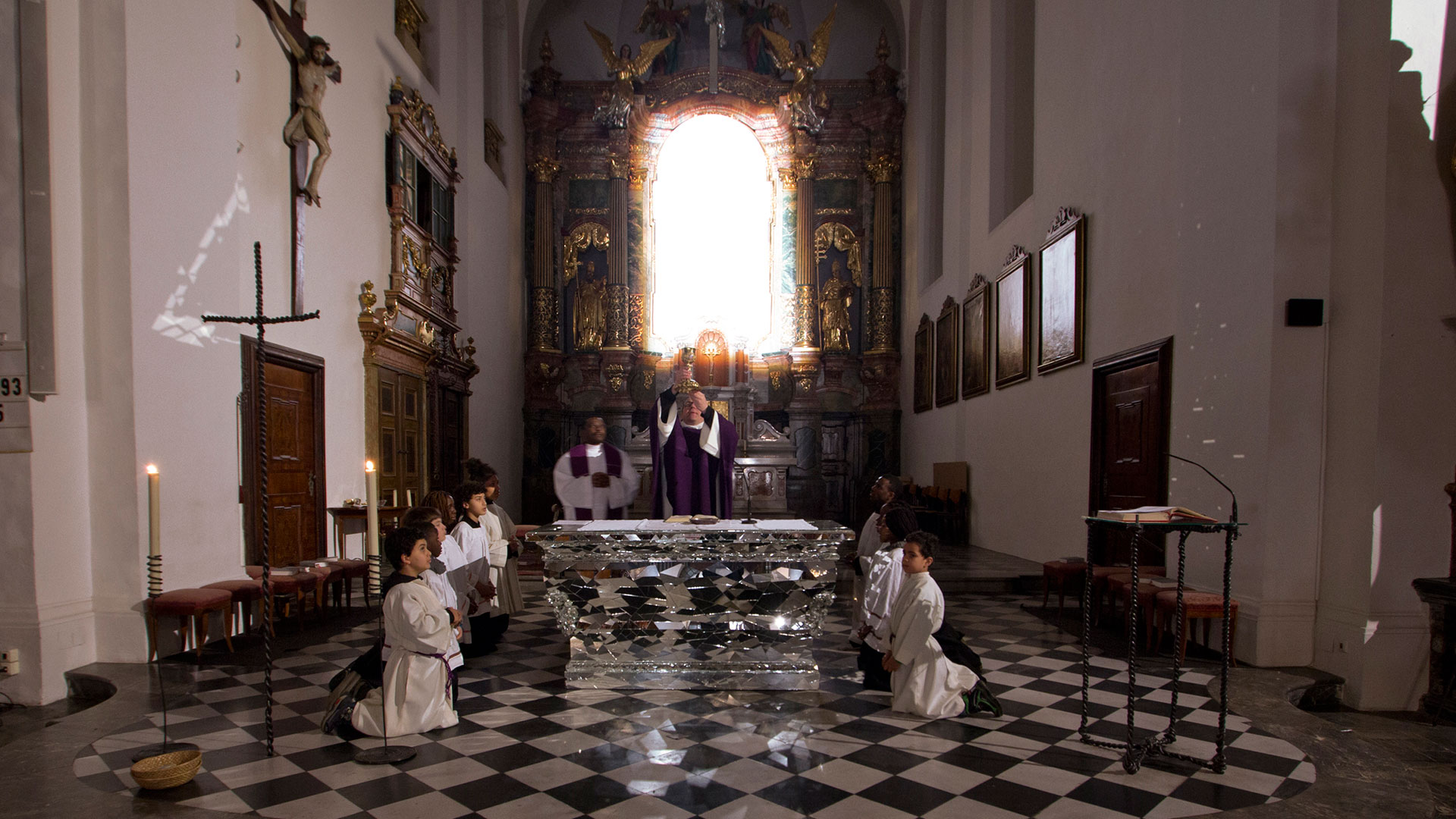 HR-Stamenov, Light Passion and Memory, 2015, site specific light installation, Kirche St. Andrä, Graz